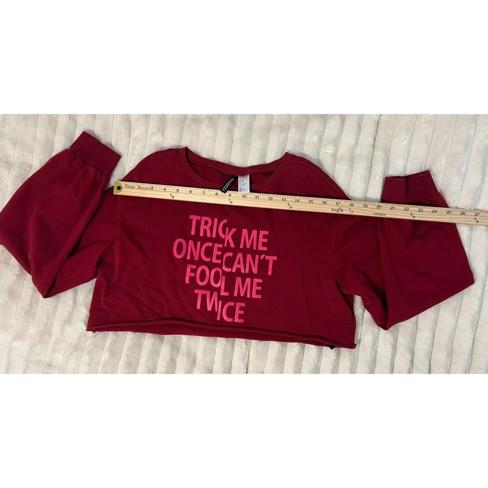HM‎ Divided Burgundy Cropped Graphic Sweatshirt Trick Me Once Cant Fool Me Twice